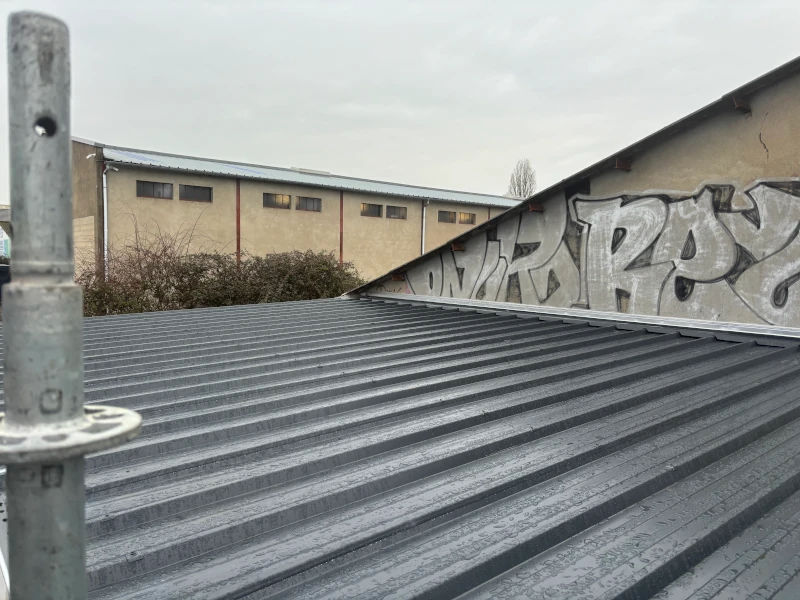 renovatoit-toiture-entrepot-bac-acier-3-Elancourt